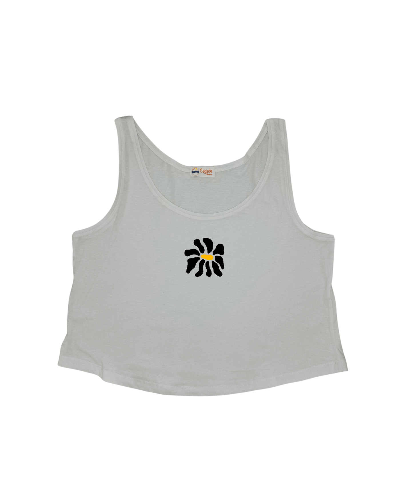 Débardeur blanc court, crop top, 100% coton. Personnalisation du débardeur grâce à une technique de flocage, le DTF, pour une meilleure qualité d’impression et de tenue. La personnalisation est floquée au centre, en haut milieu. Ici, il s’agit de la personnalisation de DTF fleur en noir. 