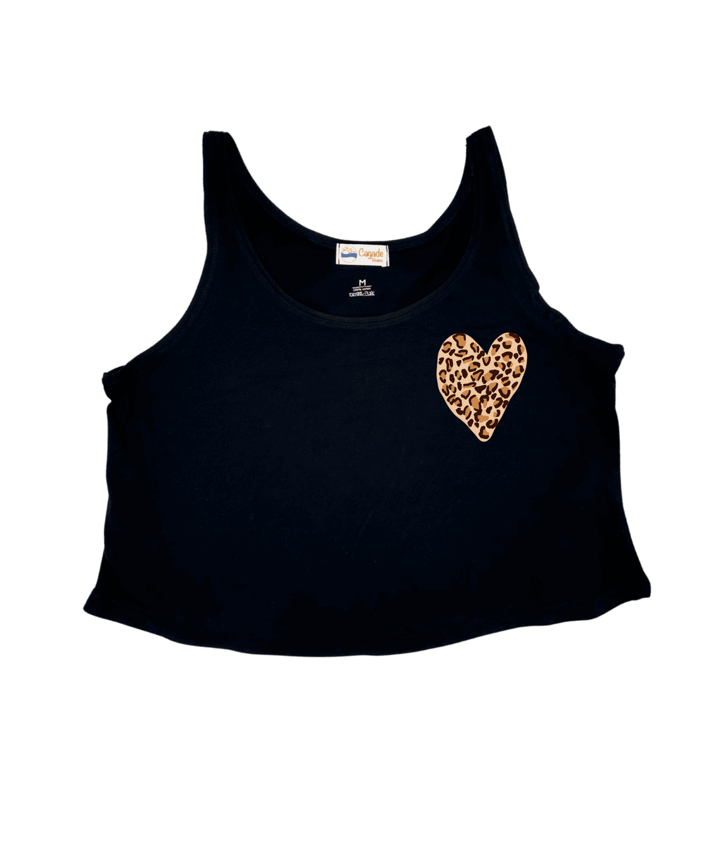 Débardeur noir court, crop top, 100% coton. Personnalisation du débardeur grâce à une technique de flocage, le DTF, pour une meilleure qualité d’impression et de tenue. La personnalisation est floquée au niveau du cœur, en haut à gauche. Ici, il s’agit de la personnalisation de DTF cœur léopard. 