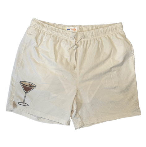 Maillot de plage pour homme couleur beige. Personnalisation du maillot grâce à des broderies. Il faut choisir parmi un choix de broderies dessinées à la main sur le thème de l’été sur la Côte d’Azur dans les Alpes Maritimes, 06. La broderie est brodée sur l’avant du maillot, jambe droite. Toutes les broderies sont faites à la commande selon la personnalisation choisie. Ici, il s’agit de la broderie espresso martini.