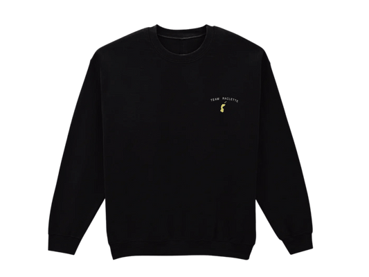 Sweatshirt noir tout doux hyper confortable loose avec broderie côté cœur et sur la manche droite personnalisation broderie team raclette. Texte TEAM RACLETTE et fromage coulant en dessous. 