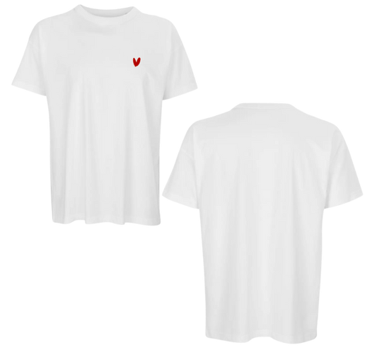 T-shirt blanc minimaliste brodé petit cœur rouge - Basique brodé main atelier.