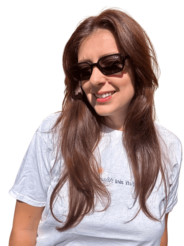 T-shirt oversize blanc coton brodé "M'en bati sieu Nissart" broderie bleu avec un soleil. Phrase typique de Nice niçois 06 Alpes Maritimes