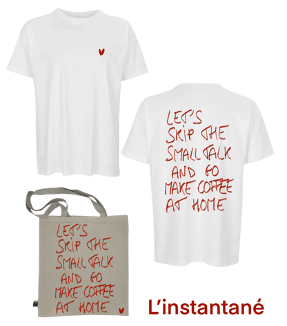 T-shirt oversize blanc écriture dans le dos couple amour love idée cadeau saint valentin et son tote bag assorti avec écriture et petit coeur rouge DTF print