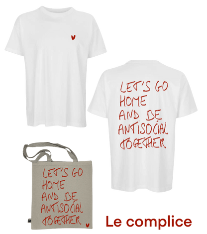 T-shirt oversize blanc écriture dans le dos couple amour love idée cadeau saint valentin et son tote bag assorti avec écriture et petit coeur rouge DTF print